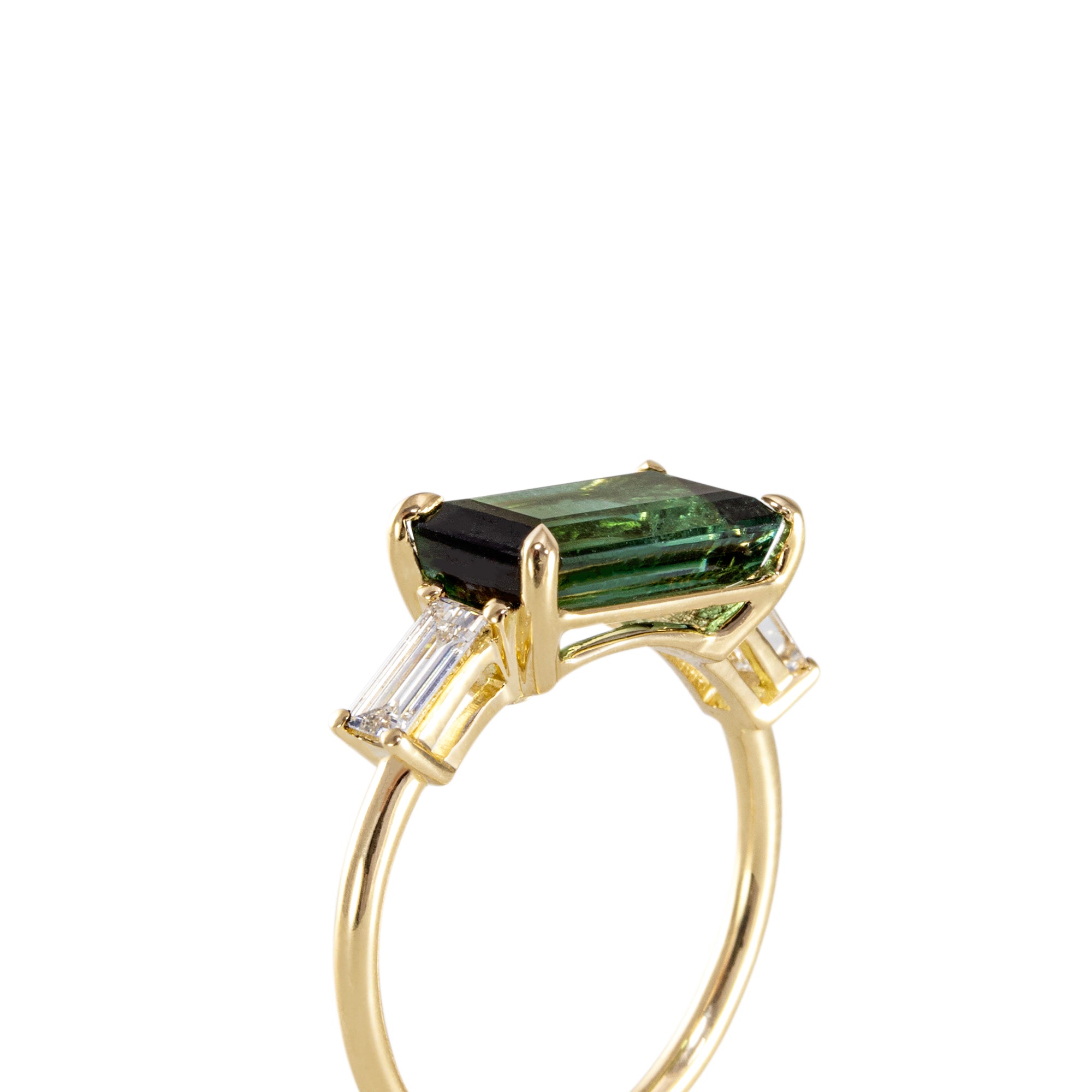 Trilogía oro amarillo 18kt, Turmalina verde talla octogonal, Diamante talla baguette.