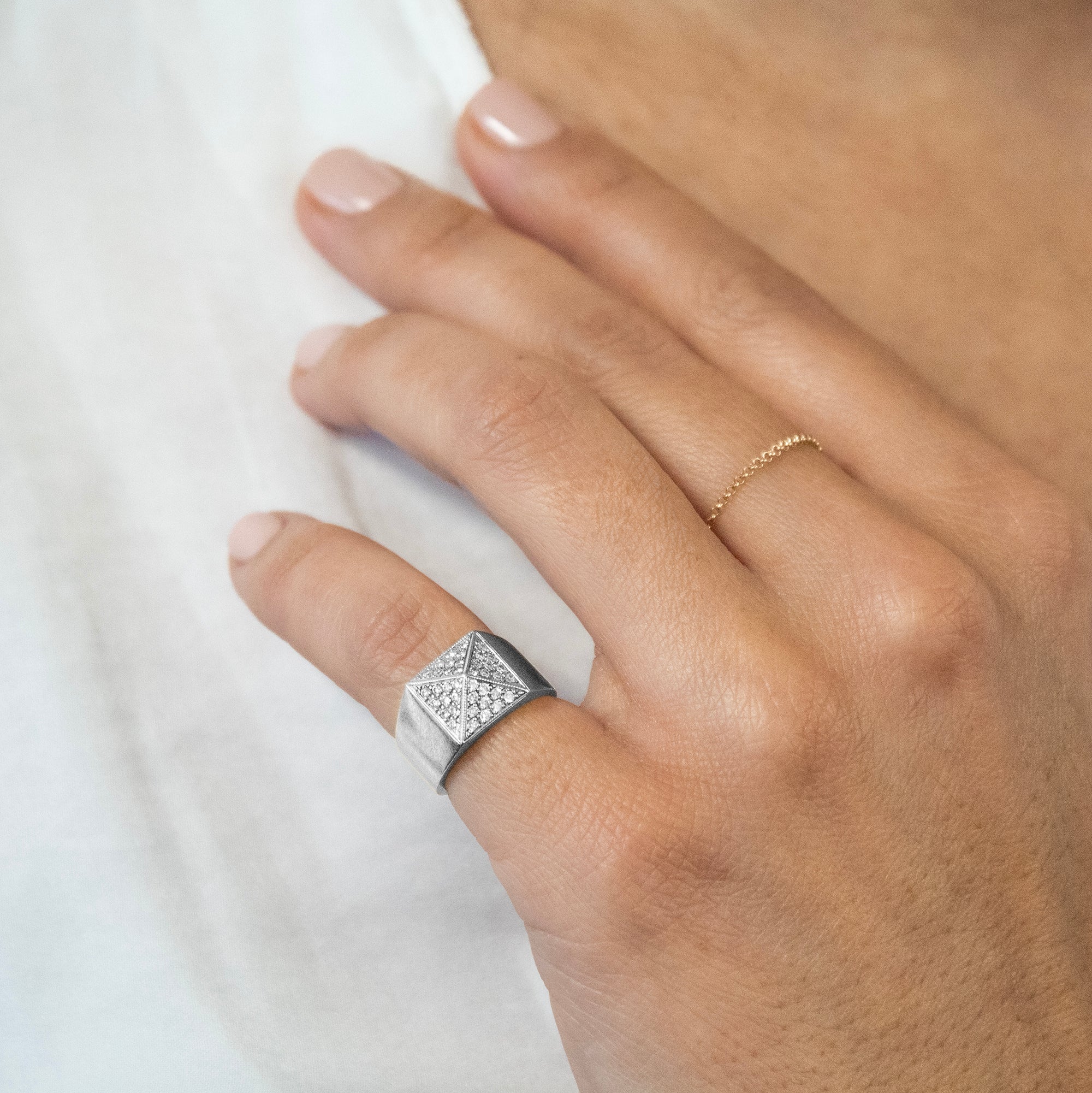 Sello Pirámide - Blanca Jewels