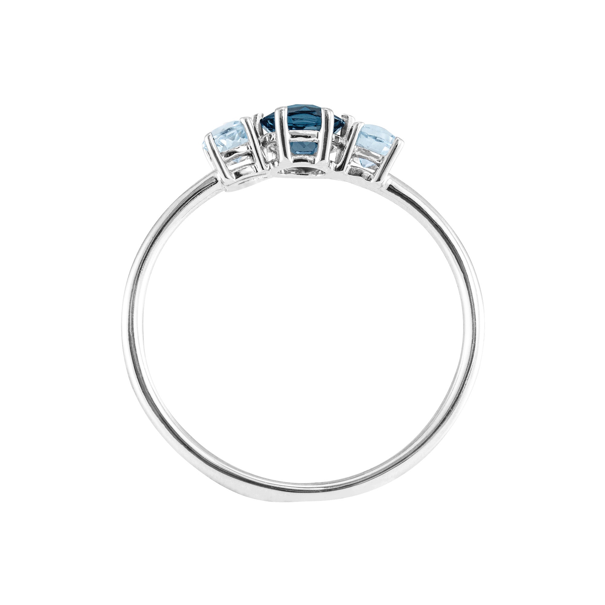 Trilogía oro 18kt. Piedra central Granate 5mm y laterales de 3mm.