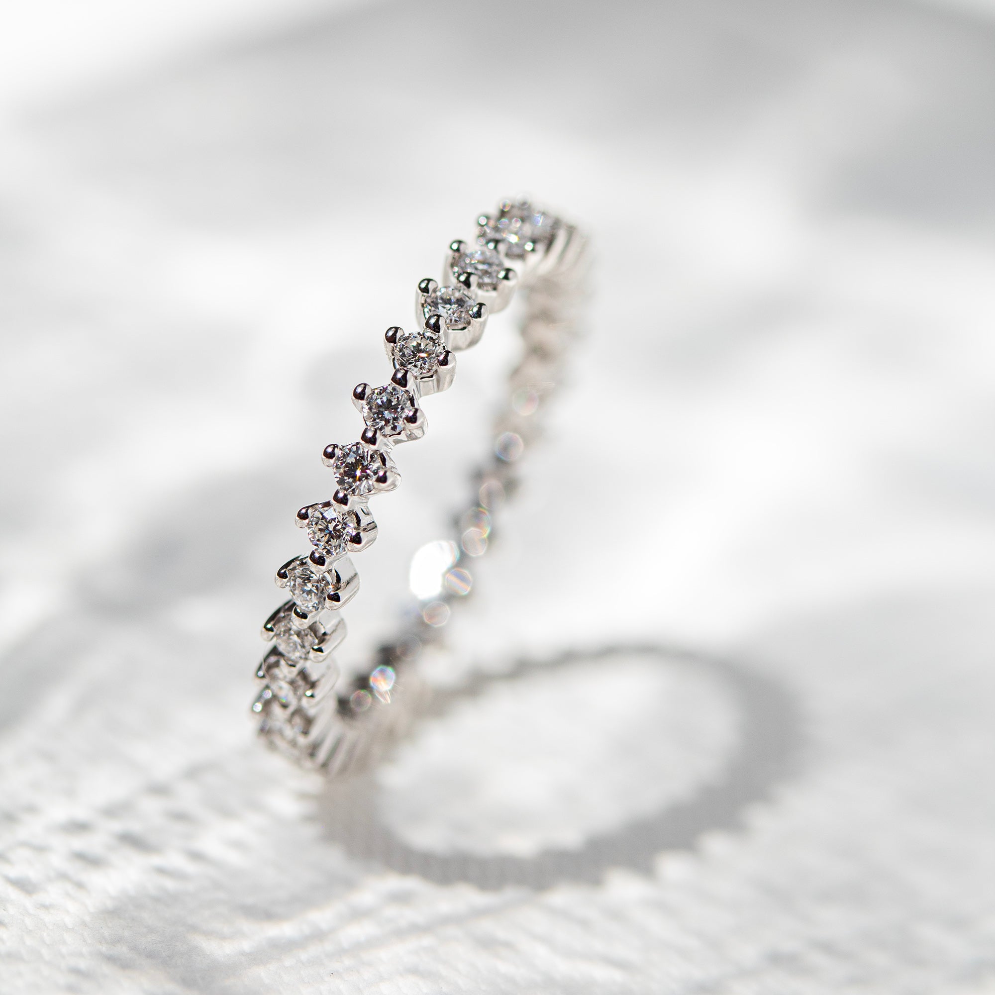 anillo-de-compromiso-alianza-completa-de-diamantes-naturales