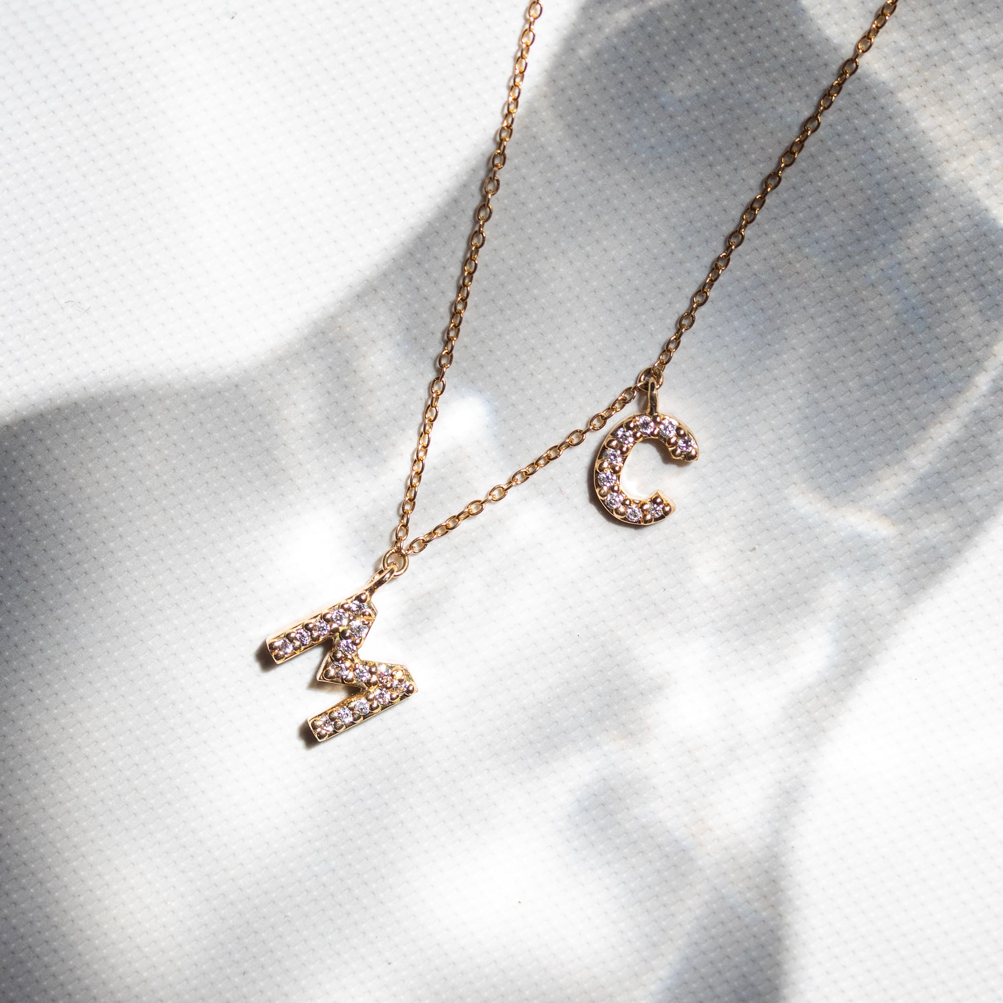 Gargantilla Dos Letras Diamantes Mini - Blanca Jewels