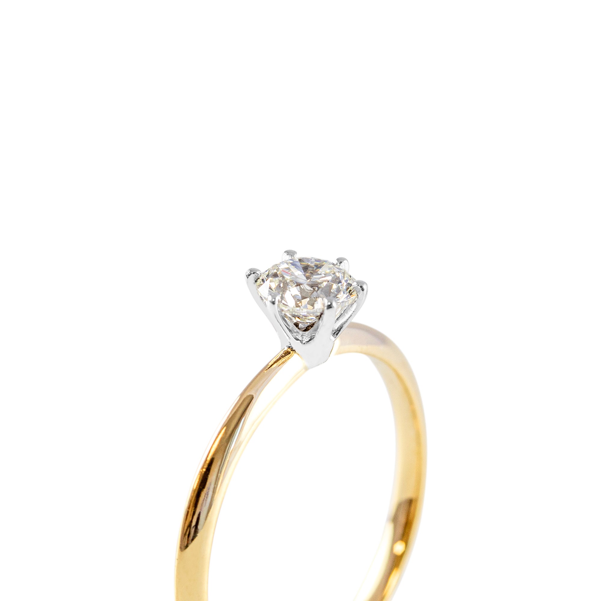 anillo-solitario-bicolor-con-diamante-central