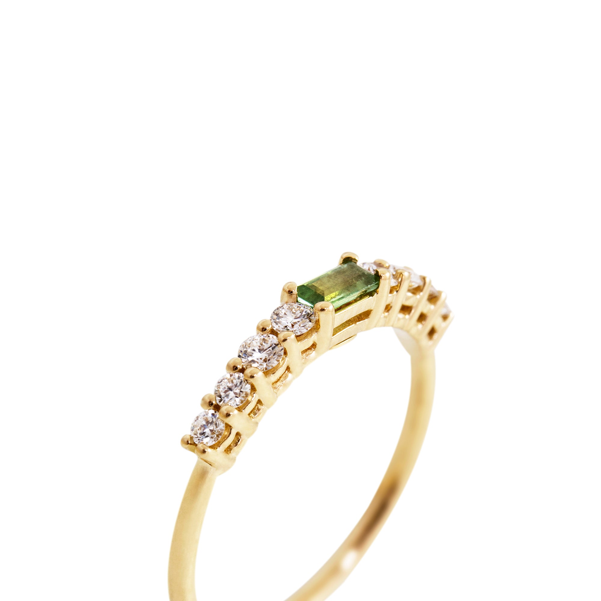 Anillo en oro 18K Turmalina verde y diamantes en fondo blanco
