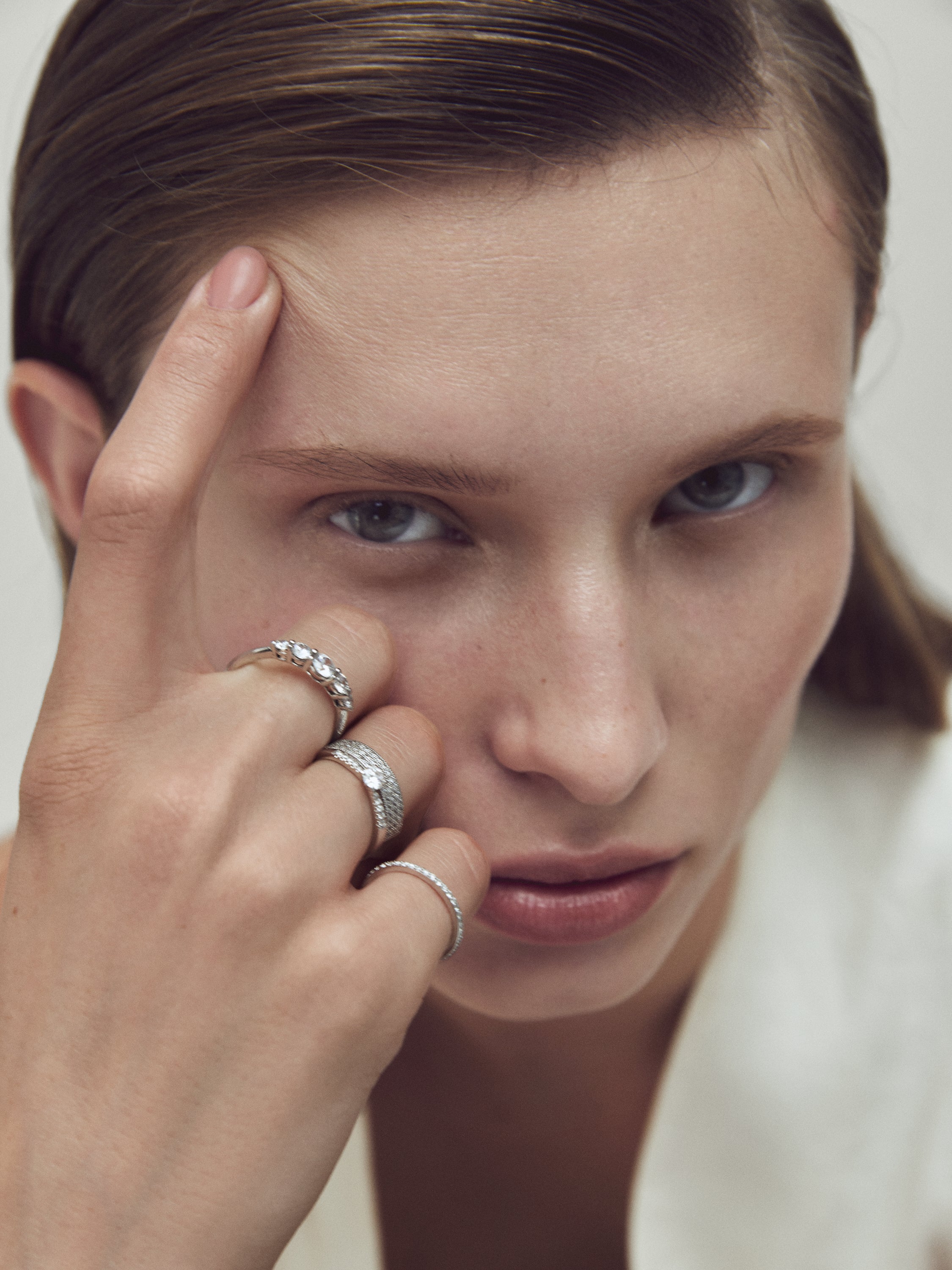anillo-de-compromiso-tipo-cinquillo-degrade-con-diamantes-naturales