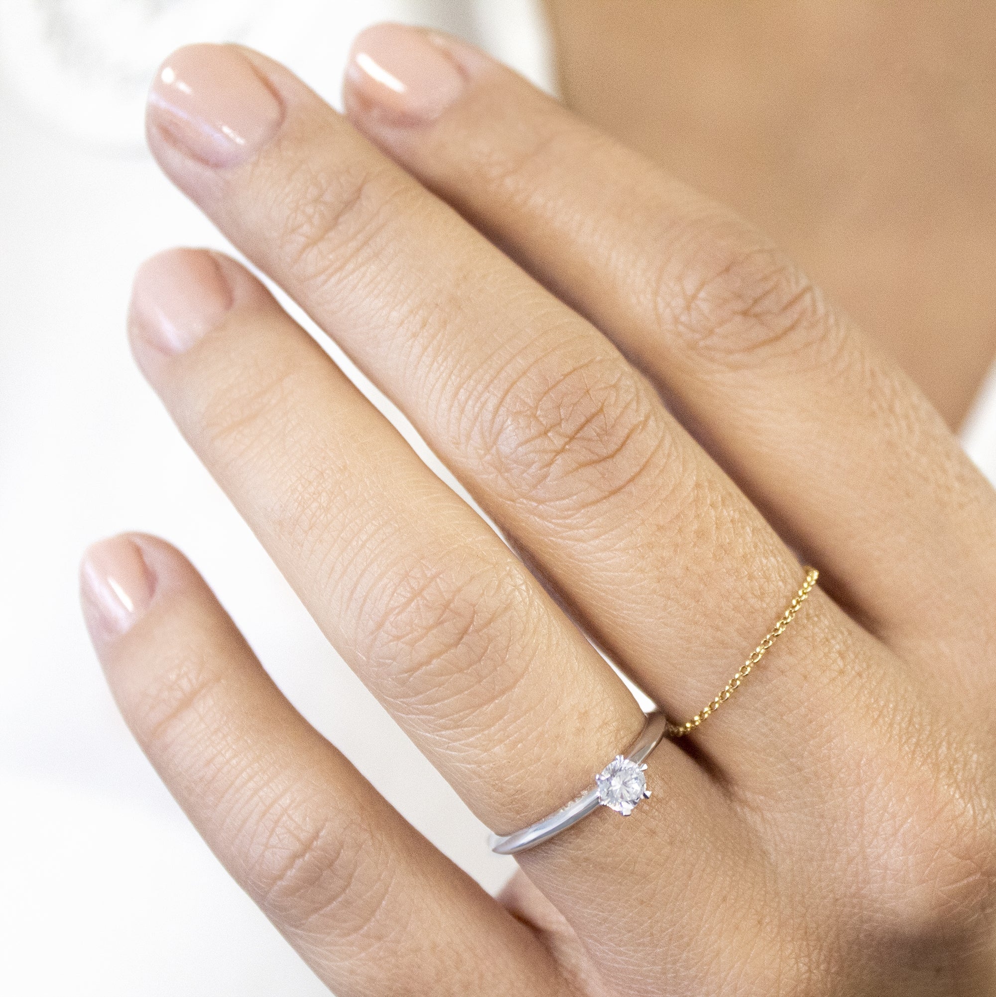 Solitario Diamante 0.30ct oro 18kt talla diamante. Montura 6 grapas.