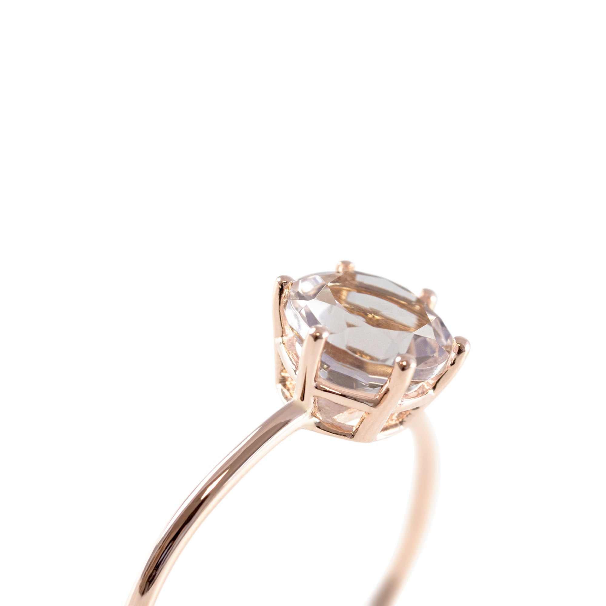 Solitario oro 18kt con Cuarzo rosa 7mm.