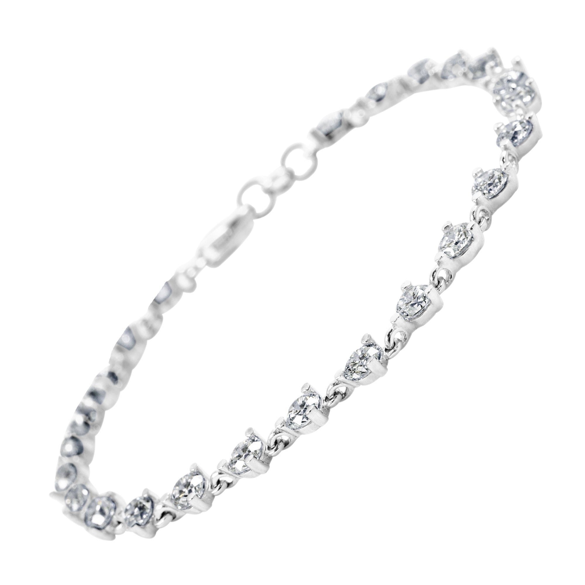 Riviere Diamante talla brillante 2.30ct. Montura 3 grapas. Largo total 17cm. Primer cierre a 16,5cm.