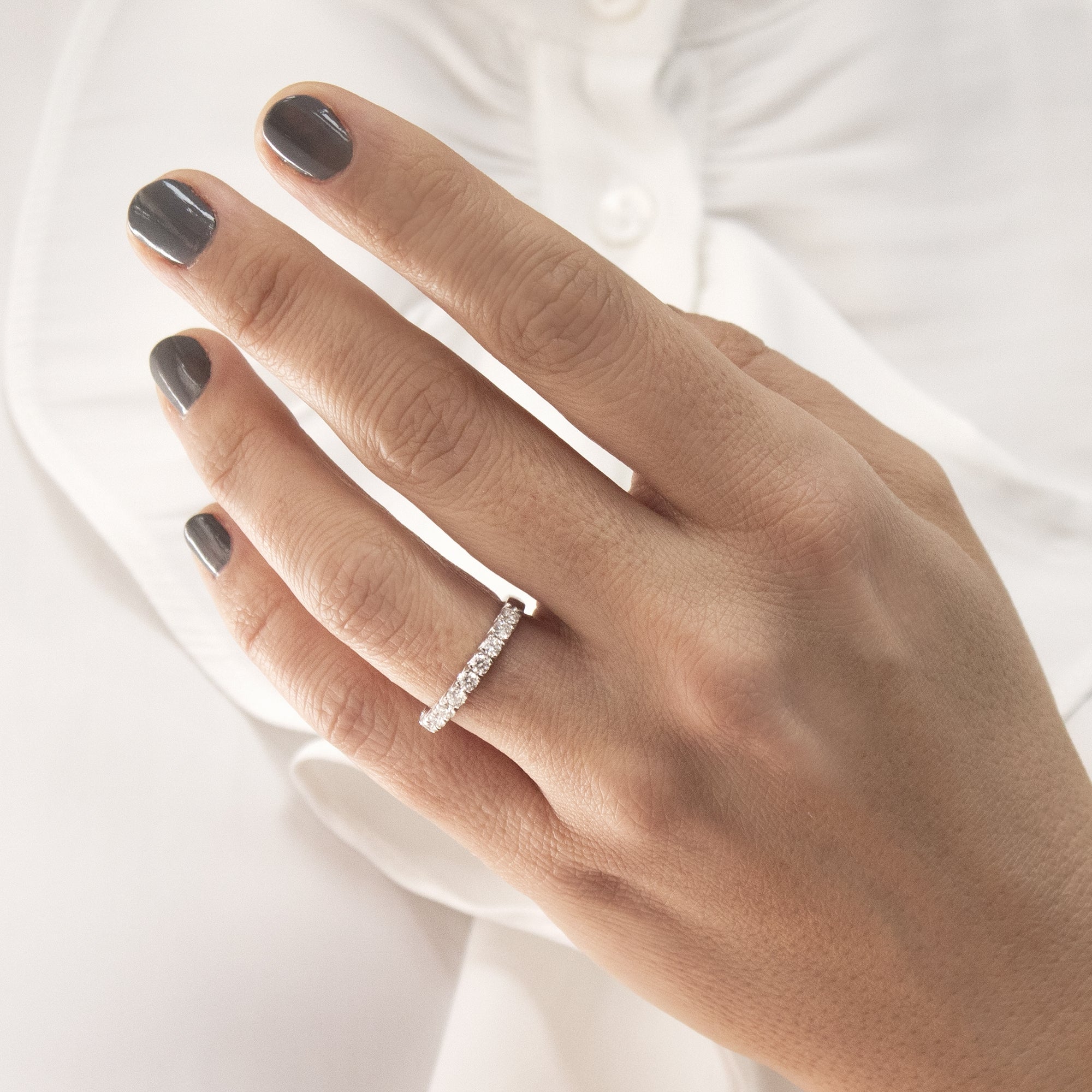 anillo-media-alianza-oro-blanco-y-diamantes-naturales
