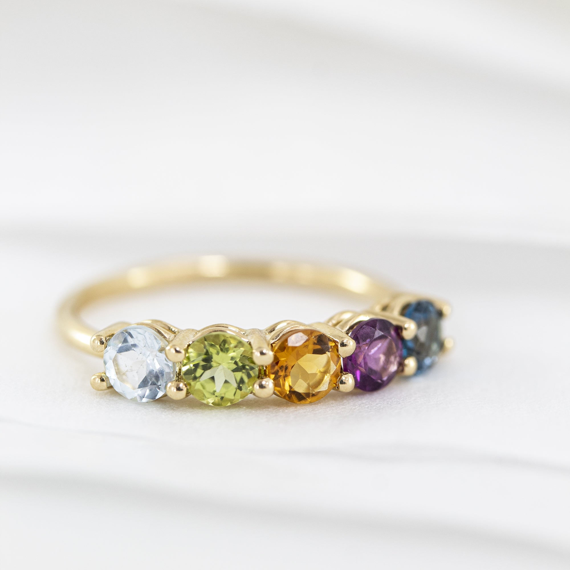 Anillo cinquillo oro 18K con piedras preciosas