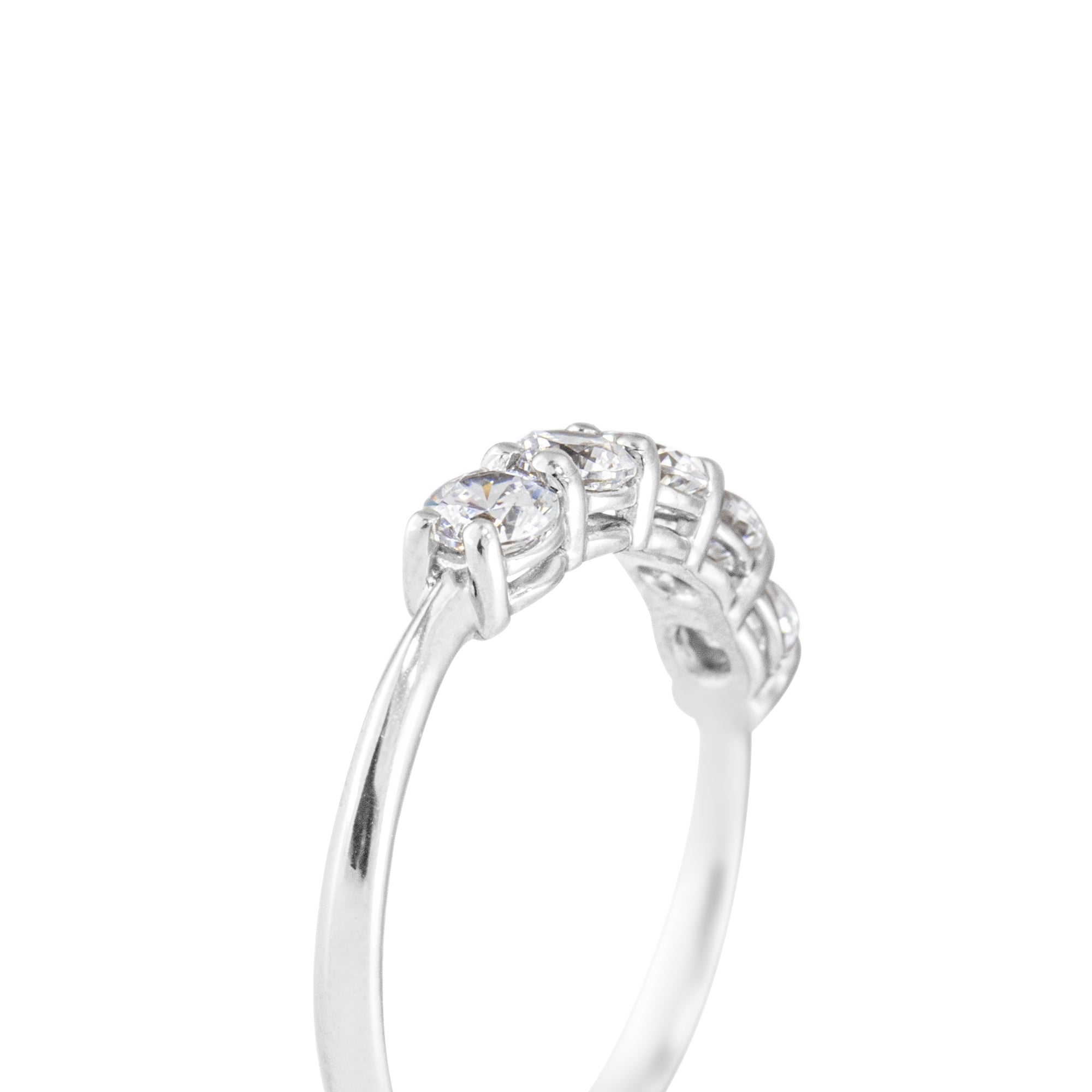 anillo-cinquillo-de-oro-blanco-18k-con-diamantes-naturales