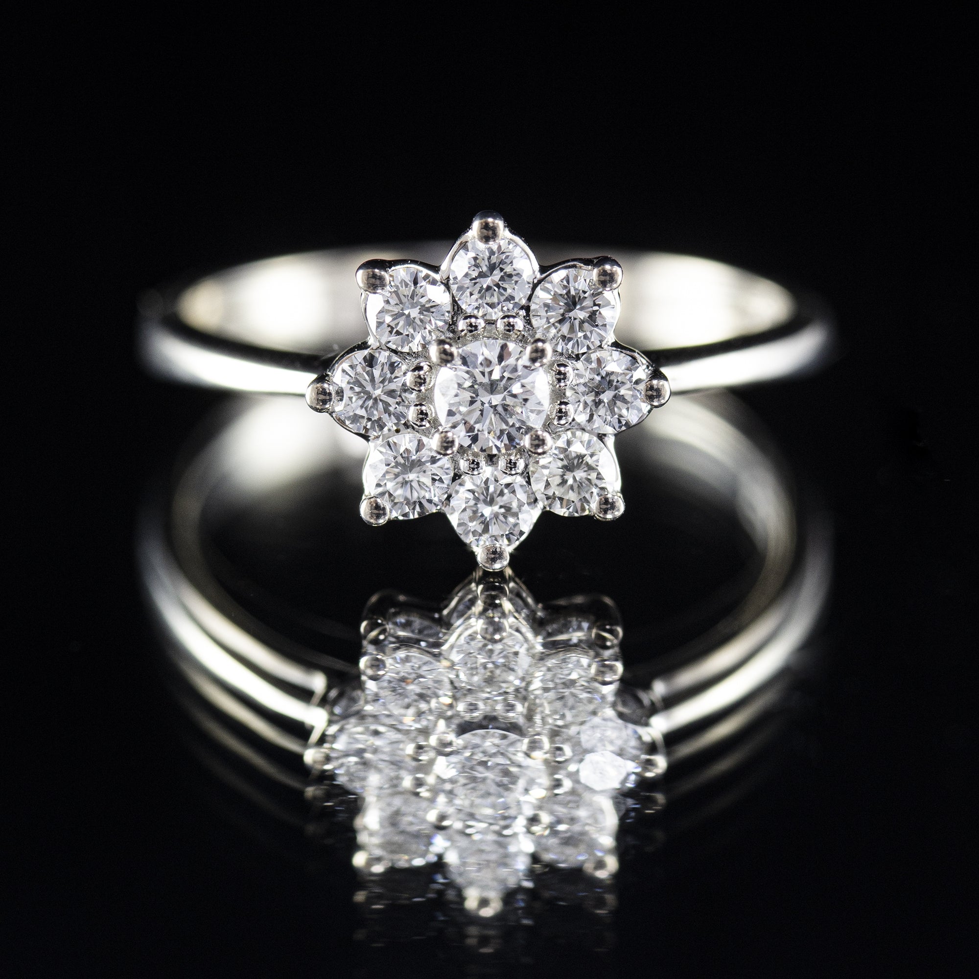 anillo-de-compromiso-flor-con-diamantes-y-oro-blanco