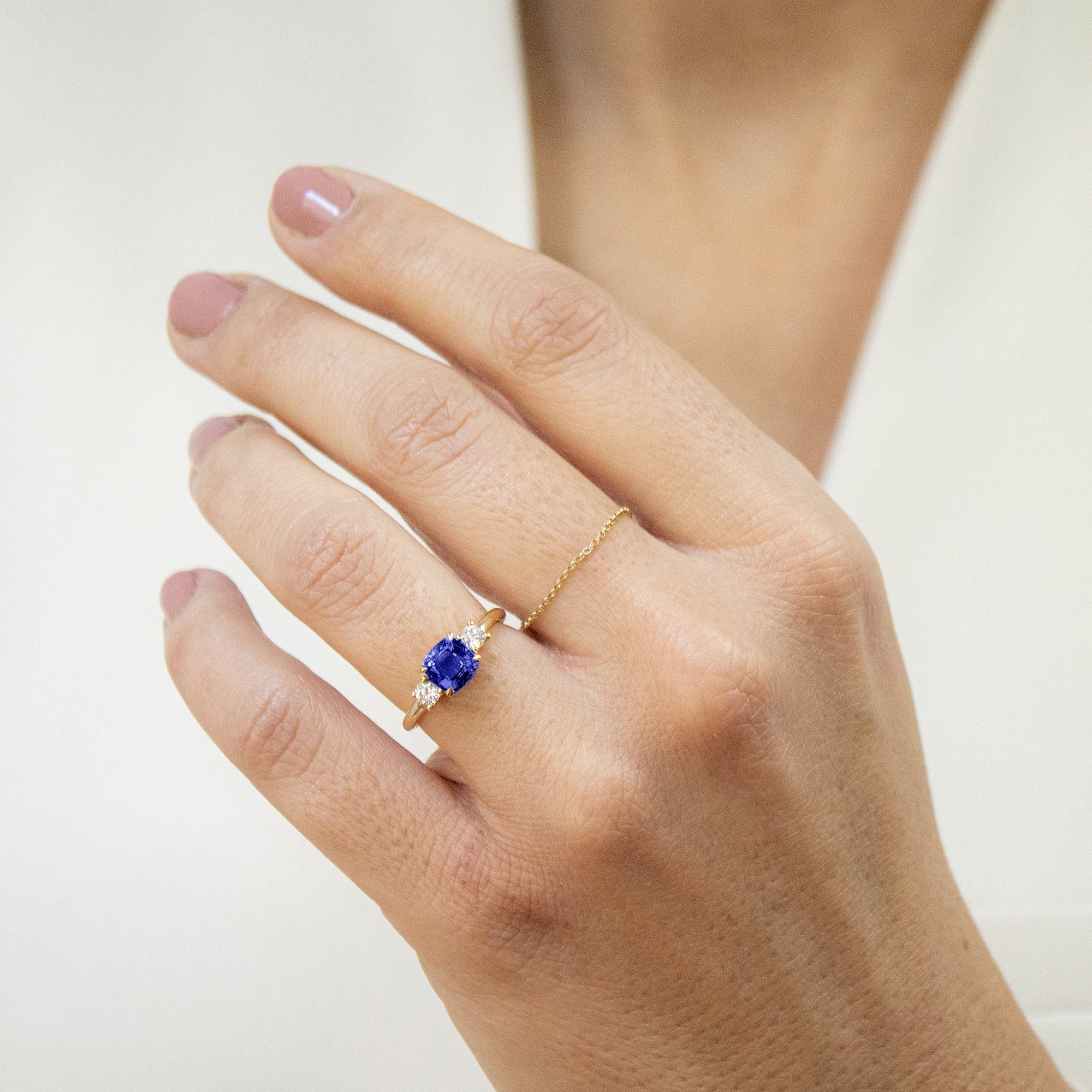 anillo-de-compromiso-de-oro-18k-diamantes-y-zafiro-central