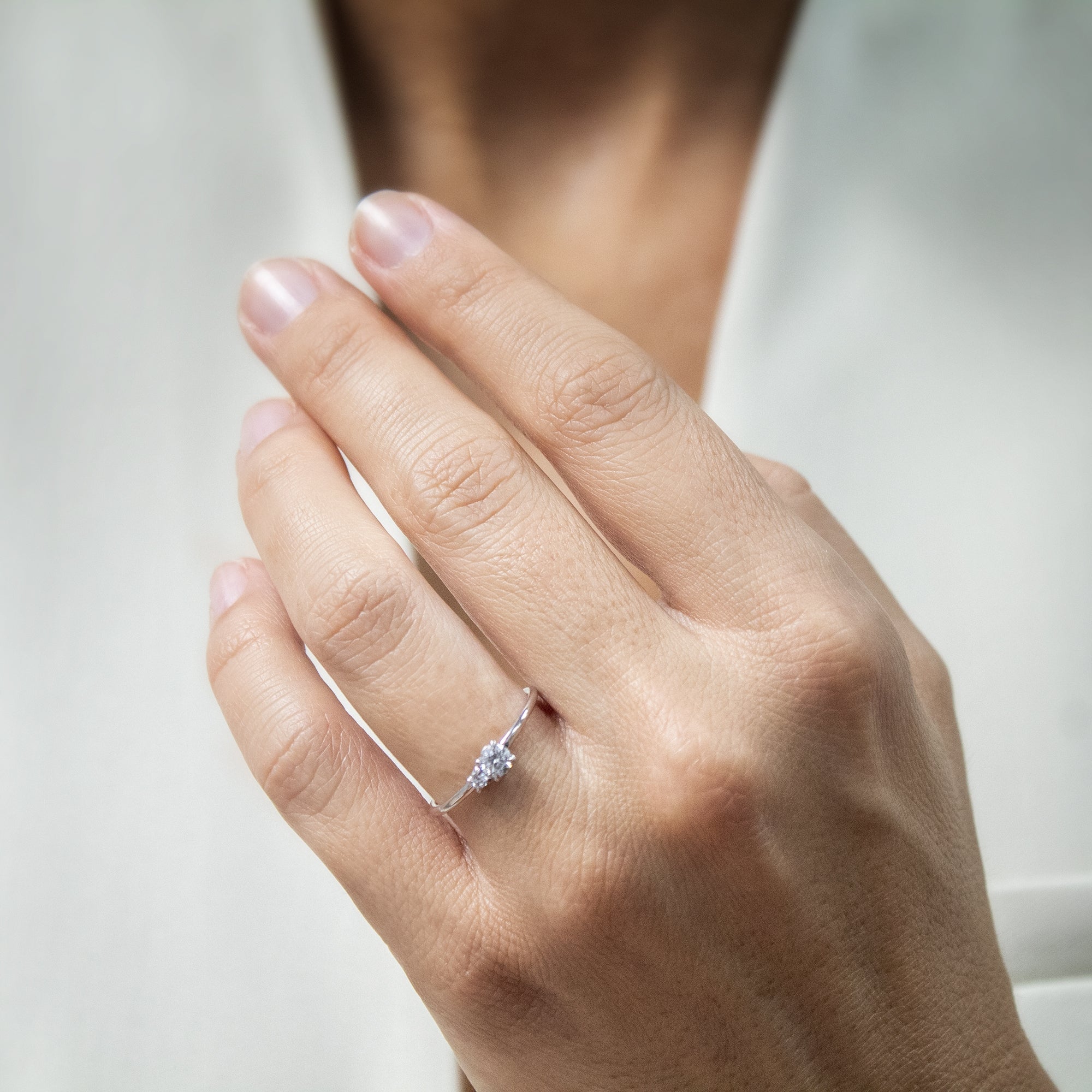 anillo-de-compromiso-duo-diamantes-y-oro-blanco-18k