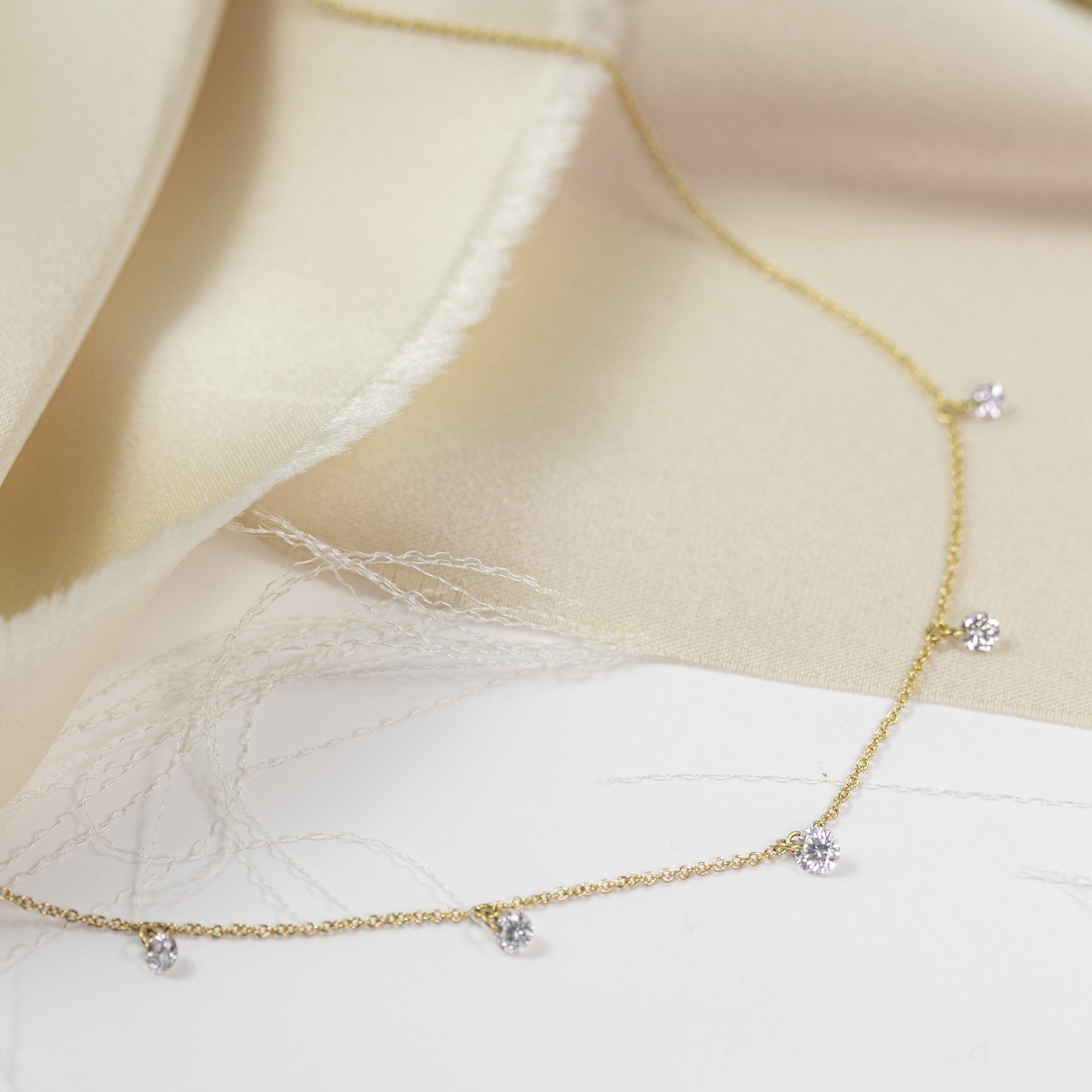 Gargantilla 5 Diamantes Perforados (Blancos) - Blanca Jewels