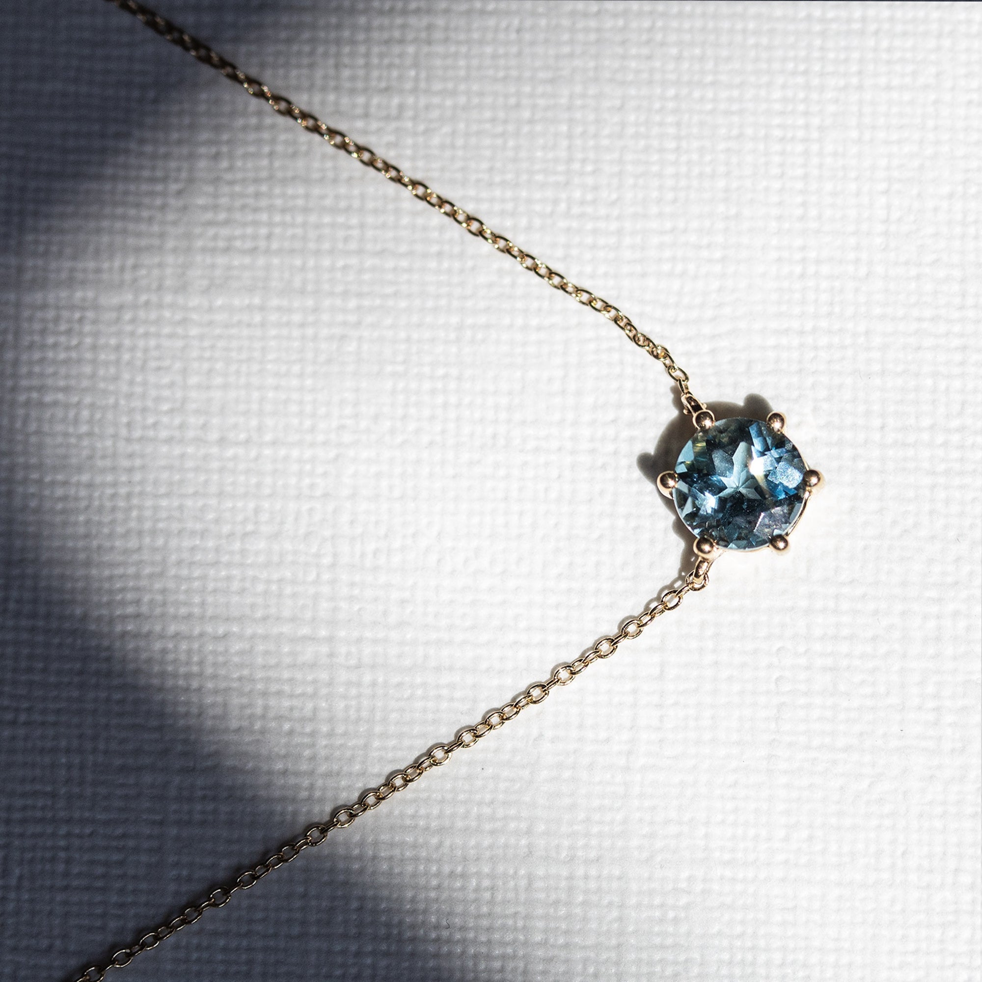 Gargantilla Color 6 Grapas - Blanca Jewels