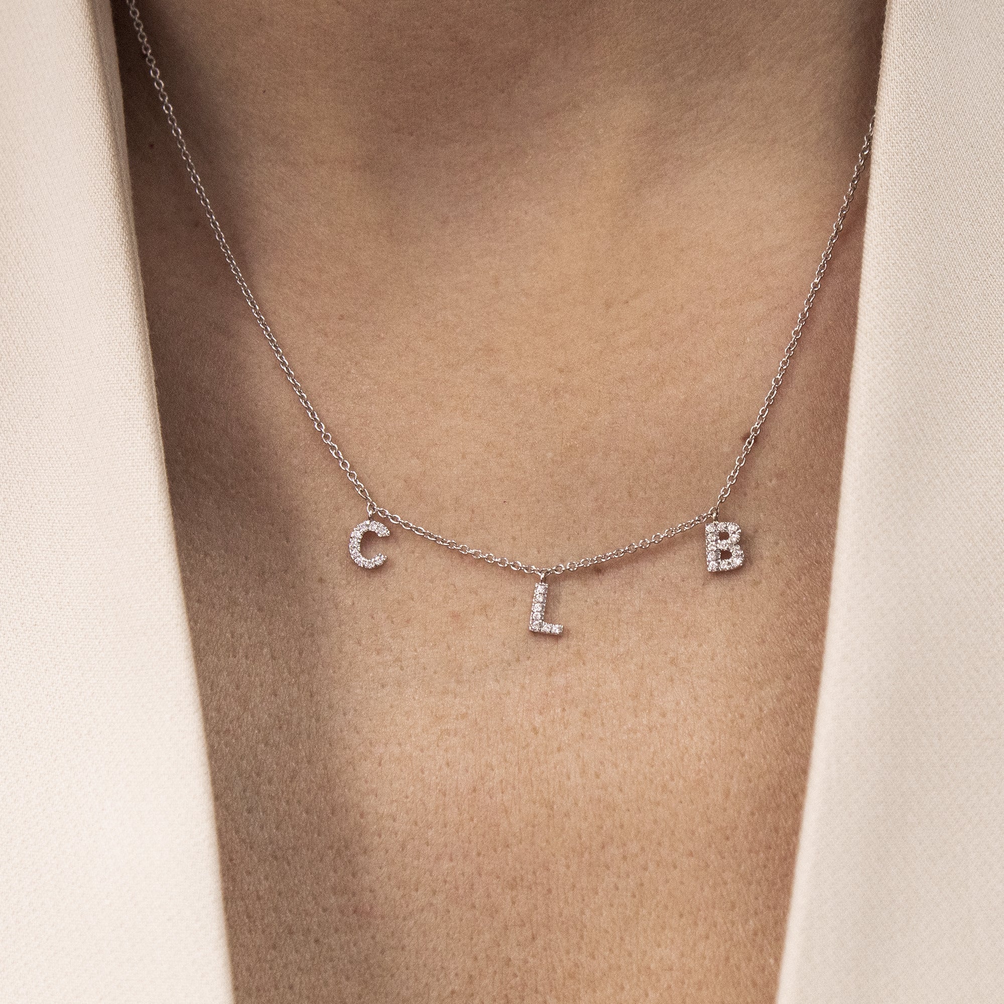 Gargantilla Tres letras Diamantes Mini - Blanca Jewels