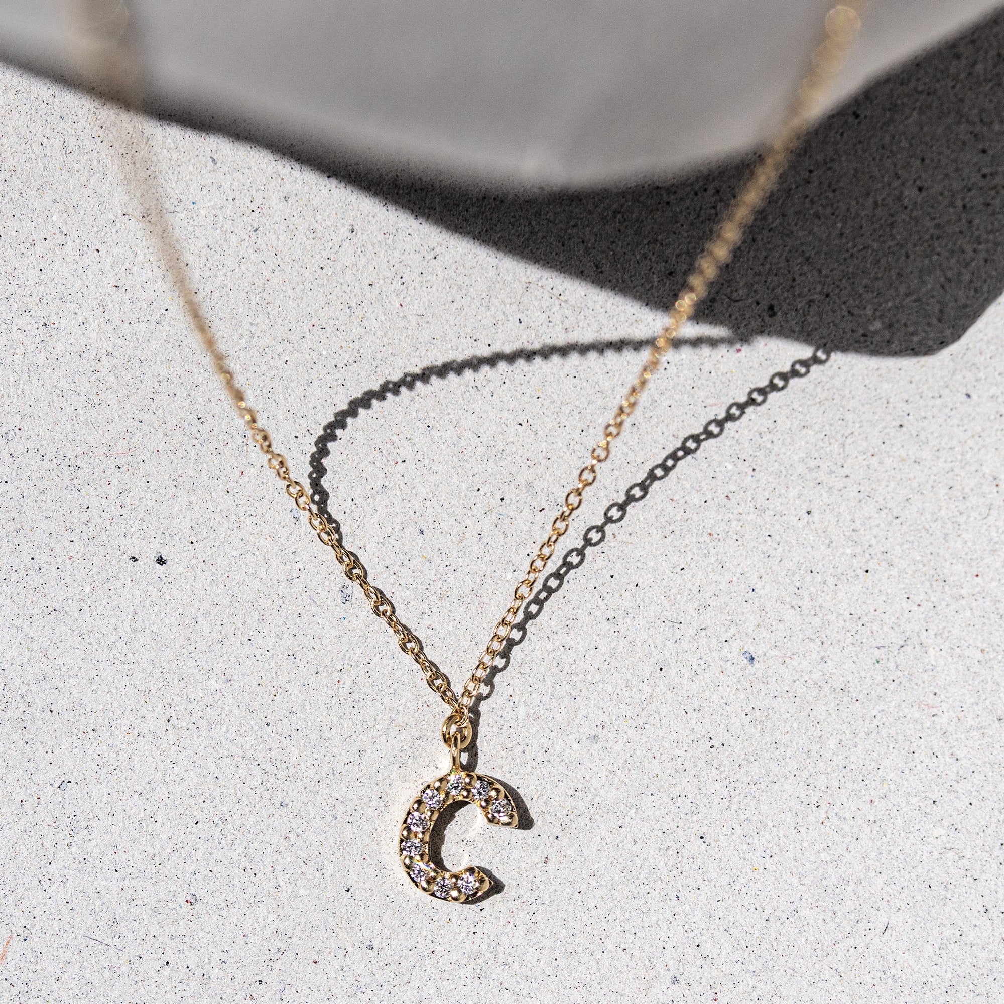 Gargantilla Una Letra Diamantes Mini - Blanca Jewels