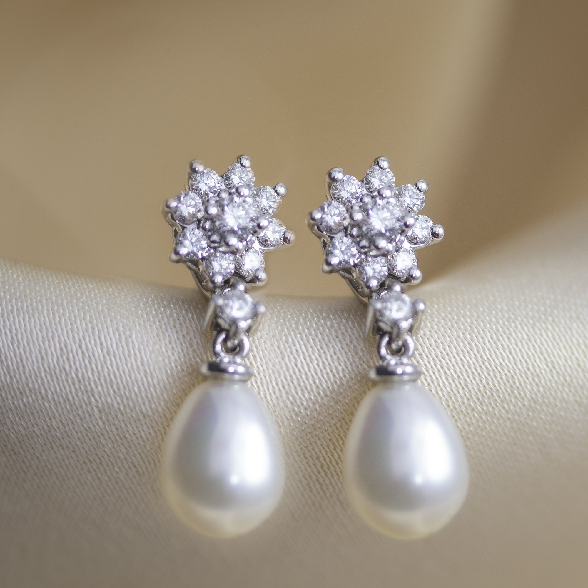 Pendiente Flor con Perla extraible - Blanca Jewels