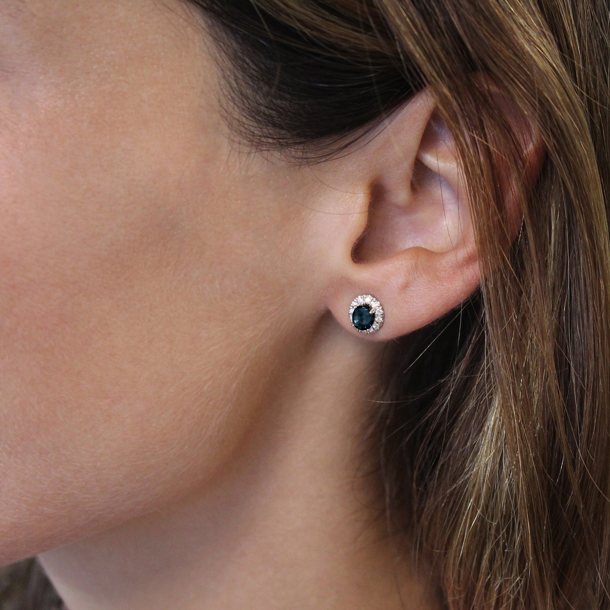 Pendiente rosetón oval Colores - Blanca Jewels