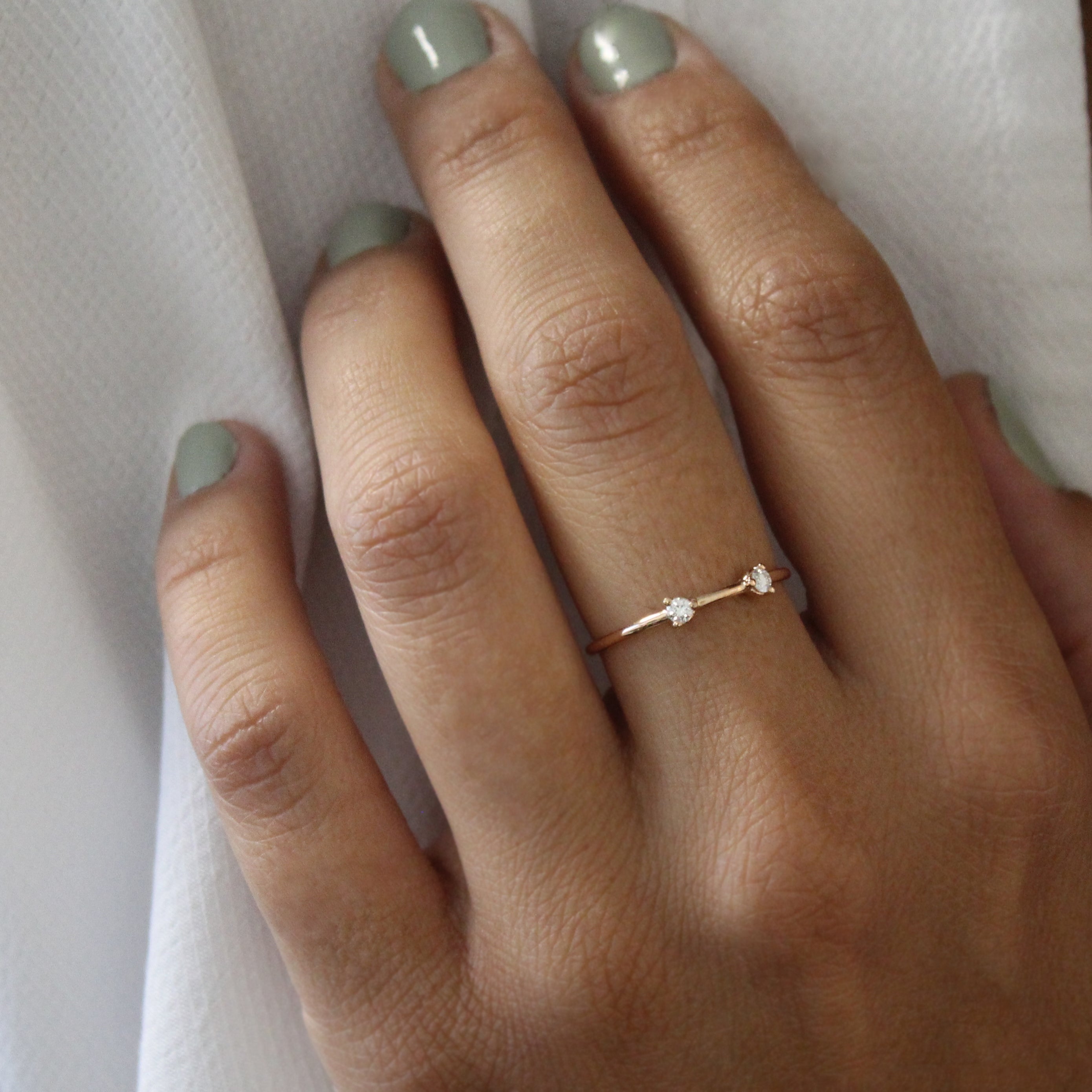 Anillo Diamantes 0.20ct oro 18kt. Monturas de tres grapas.