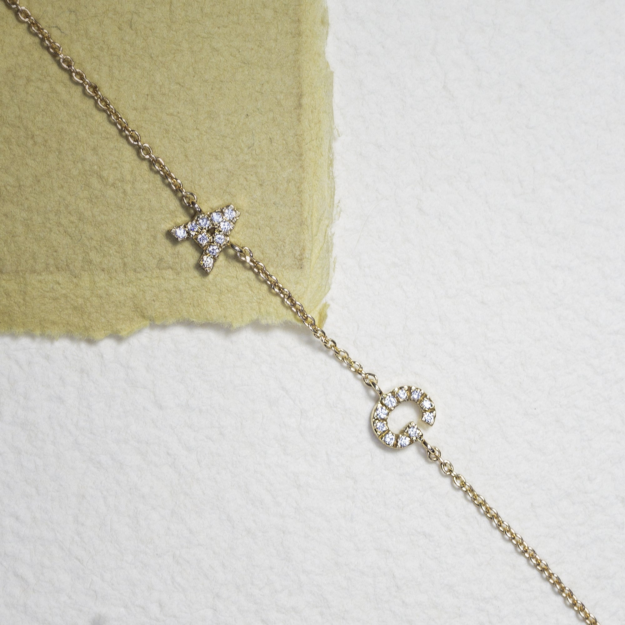 Brazalete Dos letras Diamantes Mini - Blanca Jewels